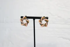 個性派デザイン！ピンク×ビーズのフープピアス | ユニークなアクセサリー