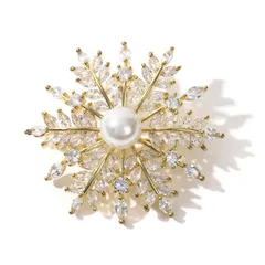 [ティグロス] TIGLOSS ブローチ ジルコン ジルコニア スワロフスキー クリスタル 雪 結晶 記念日 お祝い 花 コサージュ セレモニー シルバー ゴールド フォーマル ジェケット スーツ ギフト 結婚式 お呼ばれ ドレス パーティー ピ [ゴールド]