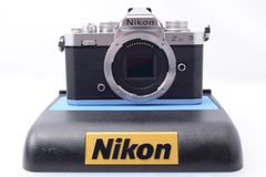ショット数3772！元箱付き（レンズキットの箱）■美品■ Nikon ニコン ミラーレス一眼 Z fc ボディ シルバー