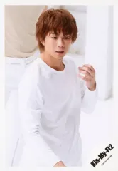 【中古】生写真(ジャニーズ) Kis-My-Ft2/北山宏光/膝上・衣装白・右向き・左手上げ・背景白/シングル「君、僕。」MV＆ジャケ写オフショット/公式生写真 