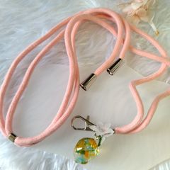 ネックストラップ　琉球ガラスチャーム　ハンドメイド　レジン　ピンク