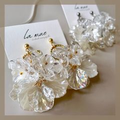 ハンドメイドピアス イヤリング クリアフラワー パール オーロラ 花びら ドレス 小芭内 メタル ブライダル ウェディング 夏 アレルギー対応 ステンレス 24金 大ぶり キラキラ