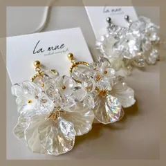 新作⭐︎ハンドメイドピアス イヤリング クリアフラワー パール オーロラ 花びら ドレス お花 メタル ブライダル ウェディング アレルギー対応 ステンレス 24金 大ぶり キラキラ