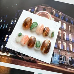 ネイルチップ　現品ハンドメイド　ニュアンス　茶　グリーン　秋ネイル　大人ネイル　シンプルネイル　キラキラ　マグ　ニュアンス　ぷっくり