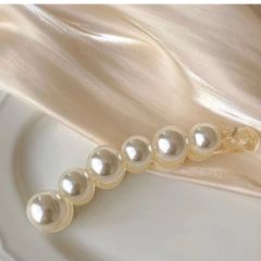 大粒パールバナナクリップ　おしゃれ　韓国　ファッション　ヘアアクセサリー