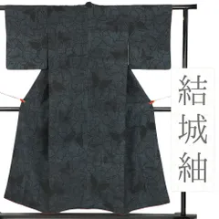 中古 結城紬 100亀甲 正絹 リサイクル 着物 青緑 蝶 身丈156cm 裄63cm Ｓサイズ 仕立て上がり 小さいサイズ カジュアル No.i3-0782