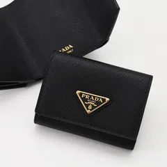 PRADA 三つ折り財布 サフィアーノ トライアングル 三角 プレート ブラック 楽天市場】プラダ 財布 トライアングル 三つ折り財布 サフィアーノ