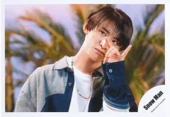 【中古】生写真(ジャニーズ) Snow Man/向井康二/横型・バストアップ/シングル「オレンジkiss」MV＆ジャケ写オフショット/公式生写真
