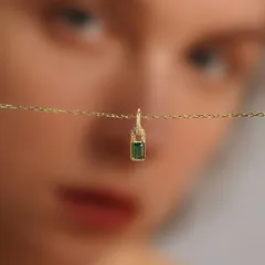 5289【エメラルド】ネックレス　レディース　ゴールド　S925　K18コート　キーモチーフ　鍵　四角形　グリーン　小ぶり　華奢