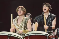 【中古】生写真(STARTO) Kinki Kids・timelesz/堂本光一・佐藤勝利/ライブフォト・横型・上半身・2Lサイズ/「Endless SHOCK / Endless SHOCK -Eternal-」ステージフォト