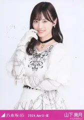 【8/31まで値下げ中】山下美月 2022バレンタイン生写真ヨリ　直筆サイン入り 山下美月 2022バレンタイン生写真ヨリ 直筆サイン入り - メルカリ