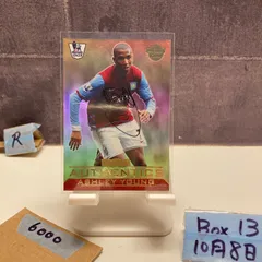 2010 Topps Authentics Ashley Young サイン Aston Villa Barclays Premier League  Refractor カード
