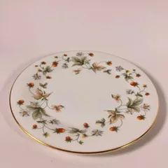 ロイヤルドルトン　ストロベリークリーム20cmプレート