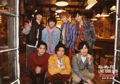 【中古】生写真(ジャニーズ) Kis-My-Ft2/集合(7人)/横型・全身・3人しゃがみ・玉森ピース/「Kis-My-Ft2 LIVE TOUR 2018 Yummy!! you＆me」オリジナルフォト