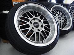 装着画像あり 要オーバーフェンダー カスタムサイズ 深リム メッシュ levanna V10LTH 18inch 9.0J 6H139.7+25 HBK  225/40R18  200系 ハイエース