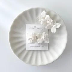 ホワイト3連の布花ヘアクリップ🌼　ベビーヘアクリップ　　ベビーヘアピン　出産祝い　プチギフト　入園式　入学式　発表会　フォーマル　ヘアアレンジ　浴衣　髪飾り