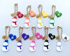 スノーマンチャーム雪だるまキーホルダーガチャ詰めビーズチャーム赤