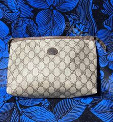 美品 GUCCI PLUS GG柄 クラッチバッグ GG柄 ロゴチャーム PVC - メルカリ
