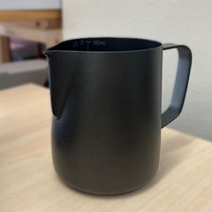 新品　ミルクピッチャー ミルクジャグ 計量カップ  350ml スチーム フォームミルク用　ステンレス製 目盛り付き コーヒーラテアート用 ミルク泡立て器ジャグ ドリンクピッチャー  黒