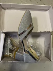 ストラップ パンプス サンダル 低反発 とんがり ポインテッドトゥ 8センチ 23.0cm パンプス レディース キャバサンダル キラキラ 結婚式 ハイヒール ピンビール オフィス シルバーカラー きれいめ 通勤 お呼ばれ カジュアル 美脚 婦人靴