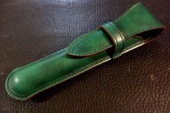 ◆フルレザーフラップド万年筆ケース◆高品質国産本牛革キップレザー 立体成型 ANTIQUE GREEN 1本挿し 太軸対応 日本製 ペンケース 緑
