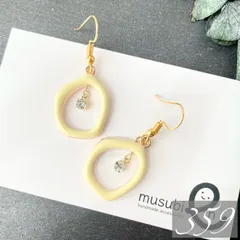 【359】ハンドメイド ピアス イヤリング ニュアンス リング ラインストーン 揺れる くすみホワイト ベージュ アイボリー ミルク色 春物