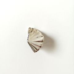h'eres F brooch ヒアーズ ブローチ - メルカリ