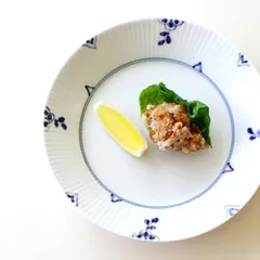 お皿 プレート 磁器 おしゃれ シンプル モダン 染付け 白 和食器 和風 日本製 有田焼 かわいい 焼き物 染付 剣先小花 しのぎ 21センチプレート