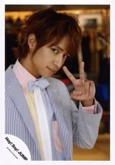 【中古】生写真(ジャニーズ) Hey! Say! JUMP/八乙女光/上半身・衣装ストライプ柄・蝶ネクタイ・水色ピンク黄・左手ピース・体右向き・顔右下向き/公式生写真