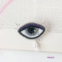 evileye(イーブルアイ)  シルバーまつ毛　グレーアイ　ドロップパール付　ブローチ