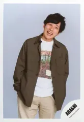 【中古】生写真(ジャニーズ) 嵐/二宮和也/膝上/「This is 嵐 LIVE 2020.12.31」グッズオフショット/公式生写真