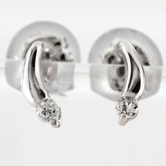 ダンシングダイヤピアス Pt900 D0.1ct/ 0.1ct 1g - メルカリ