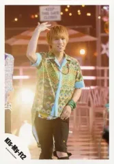 【中古】生写真(ジャニーズ) Kis-My-Ft2/千賀健永/膝上・衣装緑・青・右手上げ・歯見せ・左足上げ/「Sha la la☆Summer Time」PV＆ジャケ写撮影/公式生写真