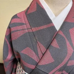 【た15】小紋 グレー×赤 抽象文様 袷 モダンレトロ 大人上品 普段着 リメイク素材