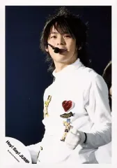 【中古】生写真(ジャニーズ) Hey! Say! JUMP/有岡大貴/ライブフォト・上半身・衣装白・左手グー・目線上/公式生写真