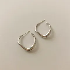 ⭐️b２　シルバー925 金属アレルギー対応　ウェーブフープピアス　ナチュラル　シルバー　大人の上品カーブデザイン　ニュアンス　レディース　高見え