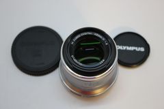 ■極上品■ OLYMPUS M.ZUIKO DIGITAL 45mm F1.8 シルバー ＊24703