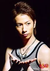 【中古】生写真(ジャニーズ) A.B.C-Z/河合郁人/ライブフォト・バストアップ・白黒ボーダー柄タンクトップ・両手パー・背景黒・ペンダント・枠無し/サマーなら歌って踊けてJohnnys’ SUMMARY 2008/公式生写真