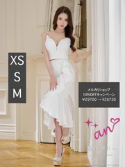 ホワイト AOC-3848 [AOC3848-W-2502]XSサイズあり【an /アン】 ビジューバックル/ バストジップ/ キャミソール/ ラインストーン/ フリル/ マーメイド/ 膝丈/ ミディアムドレス/ ロングドレス/ キャバドレス/ ナイトドレス