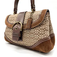 ✨良品✨ COACH コーチ ハンドバッグ  バックル　トートバッグ バックル フラップ シグネチャー 総柄 ゴールド金具 ロゴ型押し チャーム キャンバス スエードレザー レディース ベージュ 肌色 ブラウン 茶色