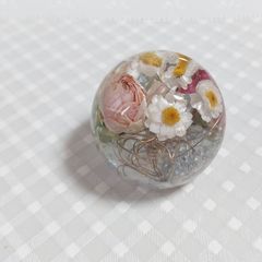 花かんざしとピンクの薔薇のペンスタンド(球体)