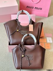 MiuMiu Aventure餃子バッグ/ハンドバッグ、リュック、小銭入れ、手首バッグ、肩バッグ、