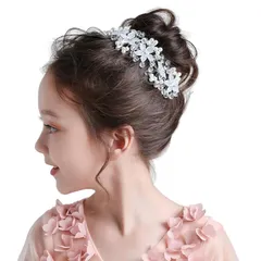 髪飾り 花 百合 カチューシャ ヘアアクセサリー ヘッドドレス クリスタル パール 花びら 子供 入学式 発表会 結婚式｜在庫あり