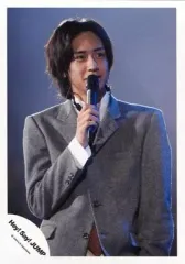 【中古】生写真(ジャニーズ) Hey! Say! JUMP/八乙女光/ライブフォト・上半身・ジャケットグレー・右手マイク・目線右/公式生写真