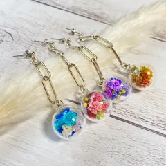 かすみ草のガラスドーム✴︎チェーン耳飾りのサムネイル