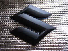 ● SUZUKI  スズキ アルトワークス HA36S系 MAD BLACK  ABS製 エンブレム！