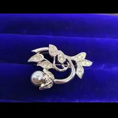 NINA RICCI パールデザイン　ブローチ　ヴィンテージアクセサリー　ニナリッチ　レディース