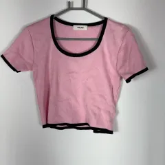 ピンク クロップドニット