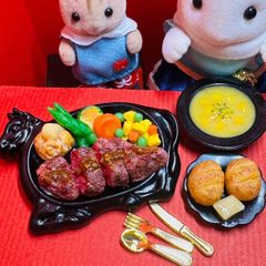 553ステーキセット⭐️ミニチュアフード　ドールハウス　リカちゃん　バービー　シルバニア　樹脂粘土　ねんどろいど　ブライス　オビツ　ミニチュア　フェイクフード
