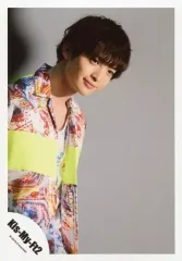 【中古】生写真(ジャニーズ) Kis-My-Ft2/玉森裕太/上半身・衣装白・緑・赤・青・右向き・口閉じ・背景グレー/「Sha la la☆Summer Time」PV＆ジャケ写撮影/公式生写真